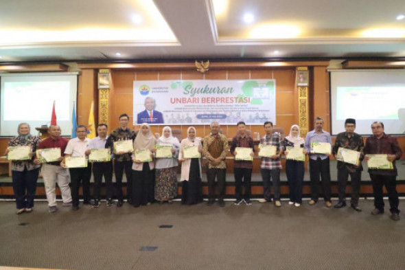 1. UNBARI Gelar Syukuran atas Prestasi Kampus, Dosen dan Mahasiswa