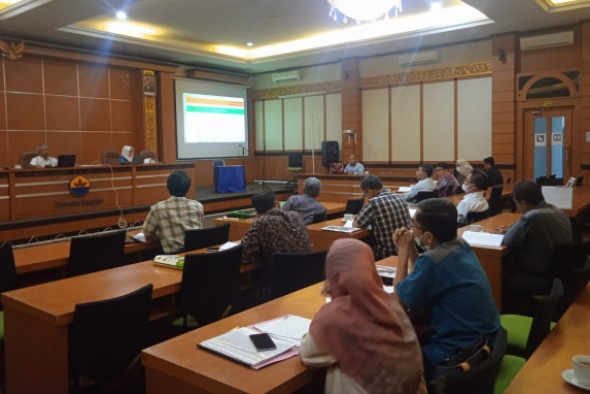 2. Rektor Unbari Memimpin Rapat Persiapan Akreditasi Institusi