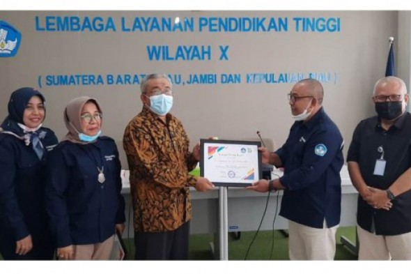 3. LLDIKTI WILAYAH X APRESIASI UNBARI DAN FORKOMAWA JAMBI ATAS KESUKSESANNYA MENGGELAR ENTREPRENEURSHIP AWARD (EA) IV 2020