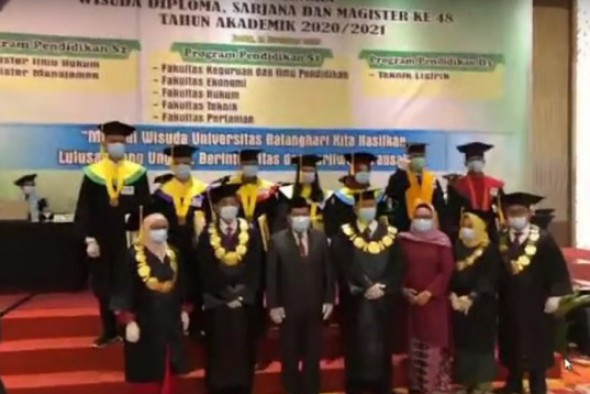 7. LULUSAN TERBAIK WISUDA KE 48